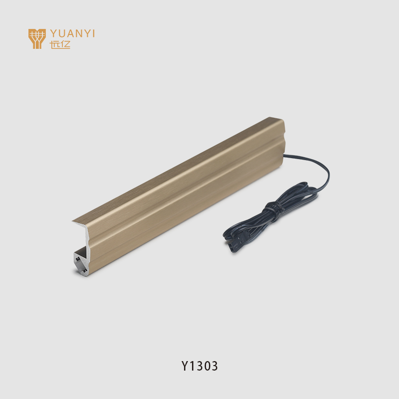 Y1303隔板封边灯